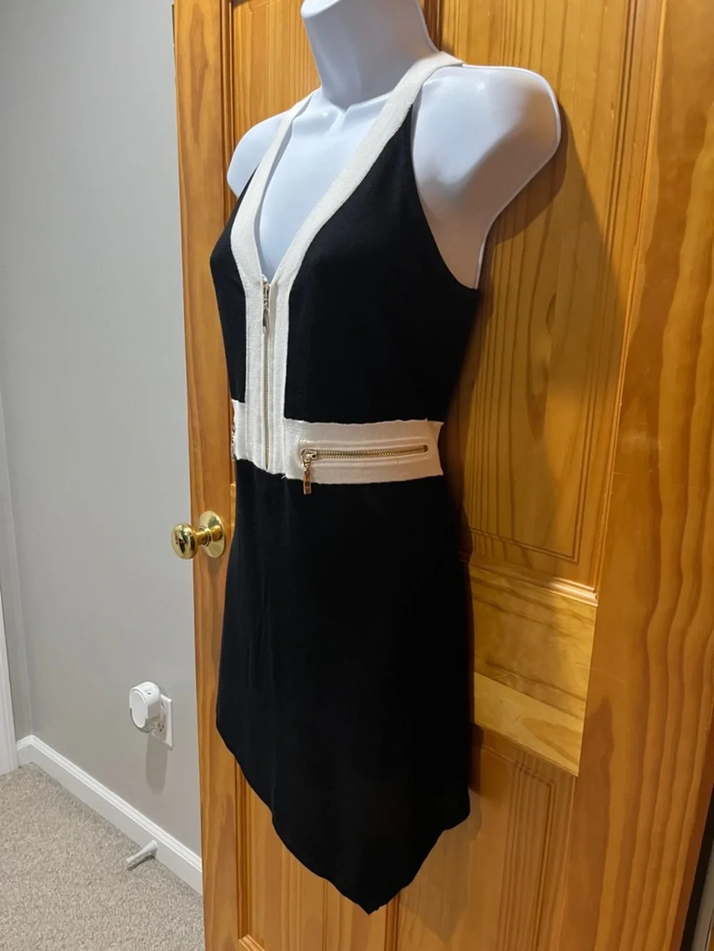 Venus Black and White Long Asymmetrical Top with pretty Zipper detailing - Picture 4 of 7